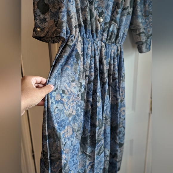 Vintage Dress with pearl buttons (California Looks) - Picture 5 of 8